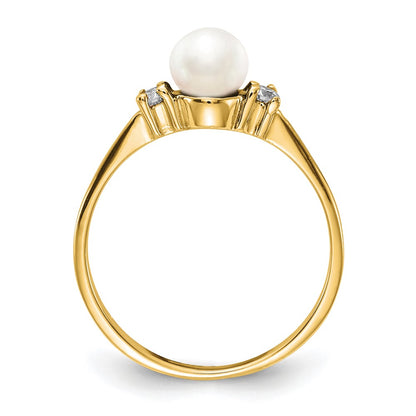 10K 5-5.5mm White Round Freshwater Cultured Pearl and 1/15 carat A Diamond Ring